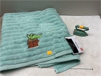 Yoda Bath Towel & Small Metal iron Decor