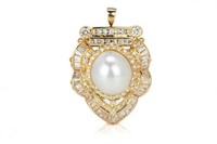 18K GOLD, DIAMOND AND PEARL CLASP PENDANT, 17g