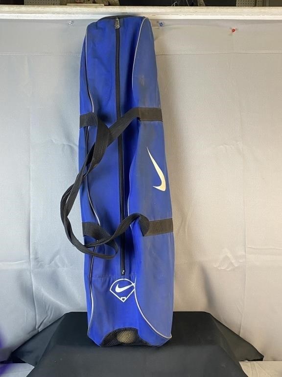 Nike Bat Bag with 5 Baseball Bats