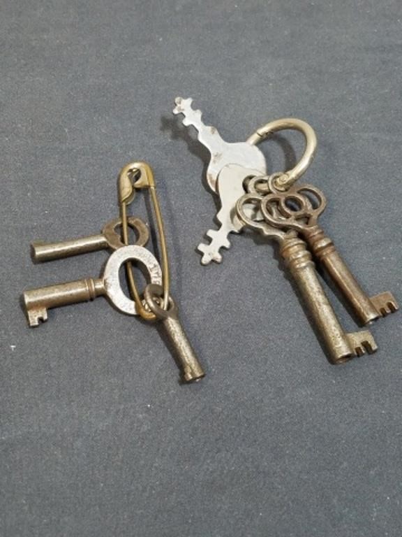 7 Vintage Metal Keys