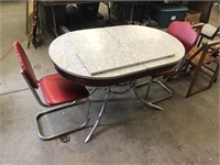 COOL VINTAGE TABLE WITH CHAIRS AND LEAF
