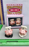 Collectible mini pig chefs salt&pepper shakers