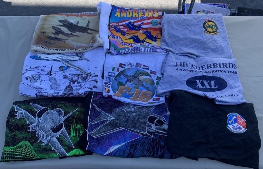 W - LOT OF 9 GRAPHIC TEES SIZE XL & 2XL (Q7)