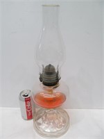 Oil lamp w. reddish oil