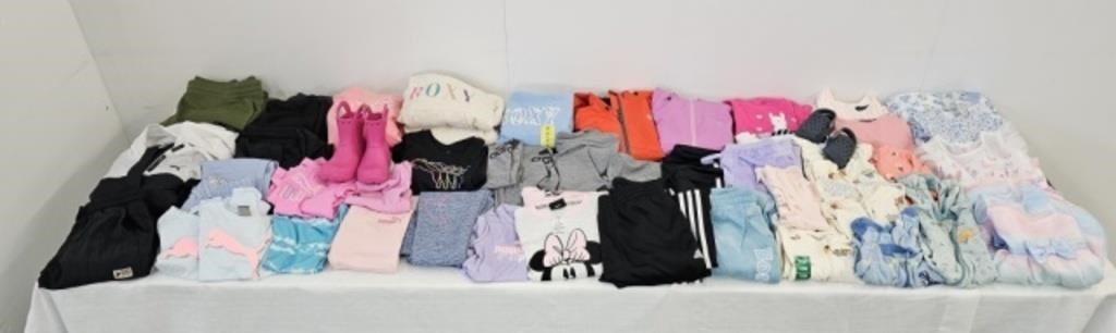 APPROXIMATELY 60 PIECES OF GIRLS CLOTHING (26)