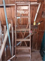 Wooden 6-ft step ladder