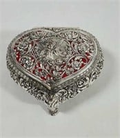 Pierced Metal Heart ring box