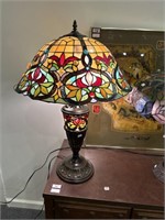 Floral design stained glass lamp