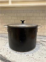 Stock pot