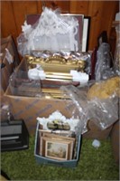 picture frames / Box lot