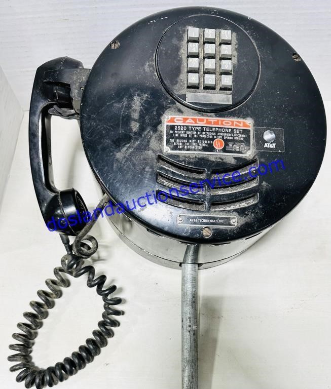 Vintage AT&T 2520 Type Telephone Set