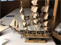 Ship Model "Fragata" 12 x 13"