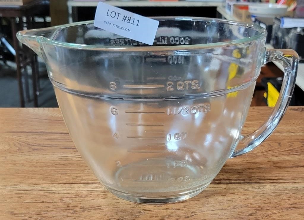 ANCHOR HOCKING   2 QT. GLASS MEASURING CUP / BOWL