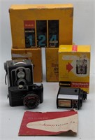 (R) Vtg Cameras. Kodak Instamatic 124. Brownie