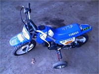 Yamaha dirt bike w/training wheels