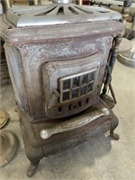 Cast iron stove & 2 lamps (pole type)