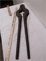Blacksmith tongs