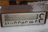 Technics SA-300 AM/FM Receiver (powers on)