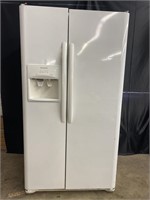 Fridgidaire White Fridge