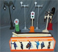 8 MTH Lionel Standard Gauge Accessories