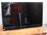 MAGNAVOX 39" LCD HD TV with Brackets & Remote