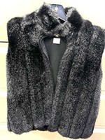 BLACK FAUX FUR VEST SIZE MEDIUM