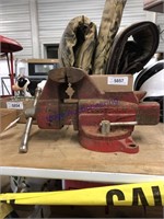 BENCH VISE W/ 4" JAW