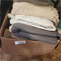 Blankets & Throws - various sizes  - approx Lot