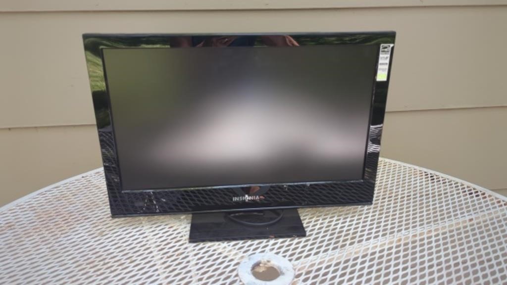 18" INSIGNIA TV