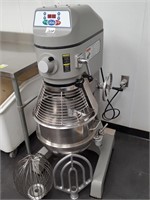 Globe SPC40 mixer w/ guard and 3 attachments *see