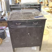 35wx32dx44h STEEL WORK TABLE