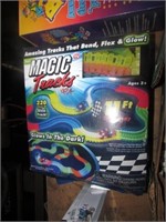 11 FT MAGIC TRACKS -- CAR NOT INCLUDED