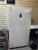 Midea 17 Cu. Ft. Freezer / Fridge 8 Months Old