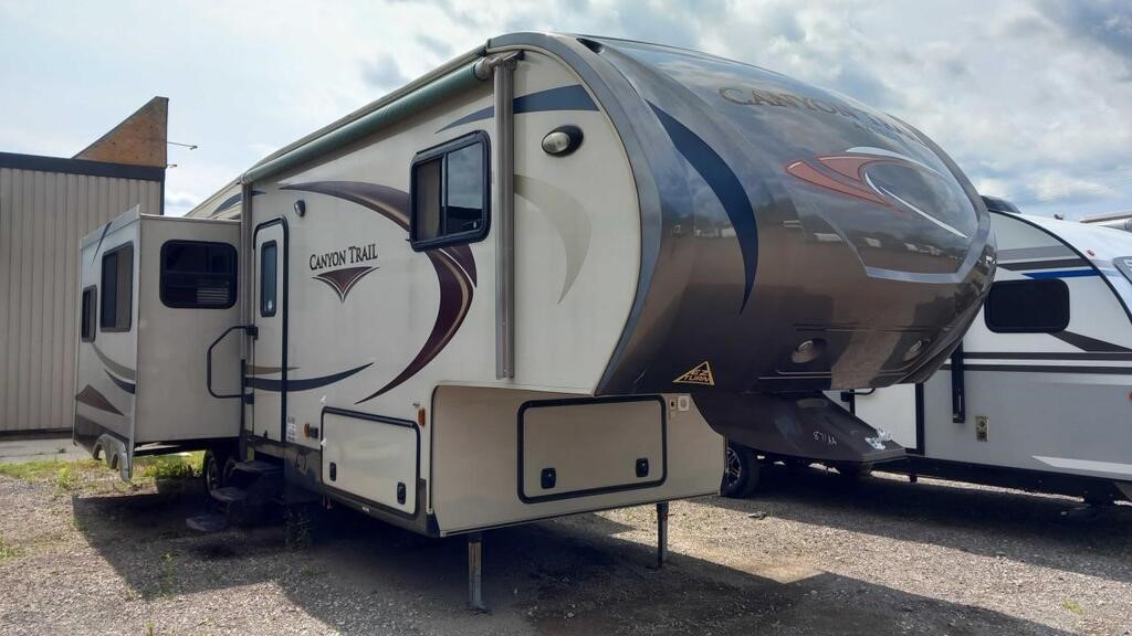 2013 CANYON TRAIL 31 FT 5TH WHEEL