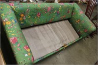 COUCH WITH PULL OUT