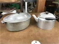 Oval Cookware Pot & Tea Kettle