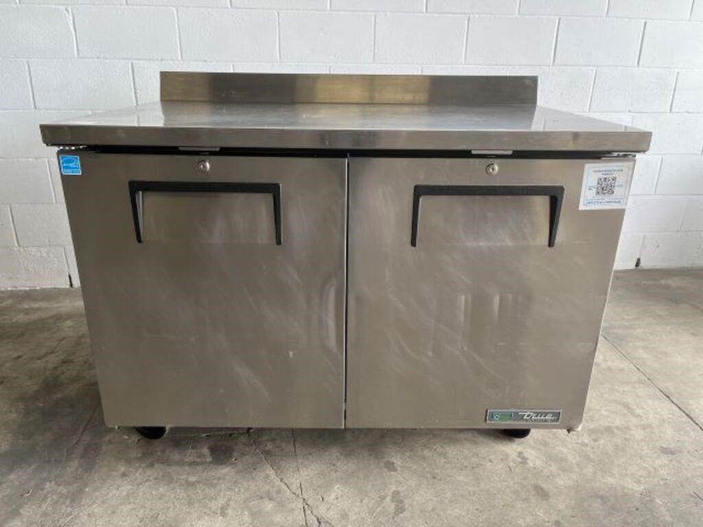 TRUE 4' S/S 2 DR REFRIGER. WORKTOP CAINBET