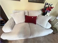 BEAUTIFUL CLEAN COMFY LOVE SEAT