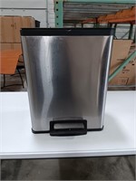 Trash can with fot lever 23 x 17 x 11