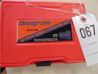 Snap On screw extractor set