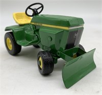 Ertl John Deere Lawn & Garden Tractor