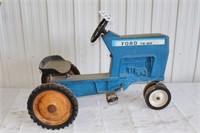 Ford TW20 pedal tractor