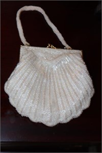 Beaded clam shell shaped purse handmade