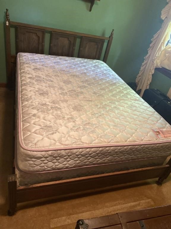 Full size bedroom suit head&footboard, dresser w