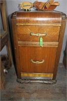 VINTAGE SMALL SIDE TABLE