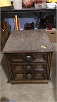 Wood end table 20 1/2x25 1/2x20