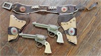 ANTIQUE CAP GUN SET WITH HOLSTERS / BELT