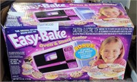 EASY BAKE OVEN W/ ORIGINAL BOX