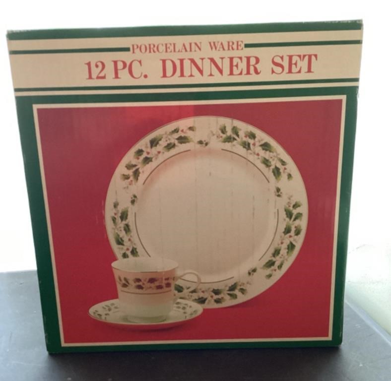 12-piece Christmas dishes set