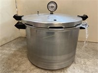 Presto Pressure Cooker / Pot